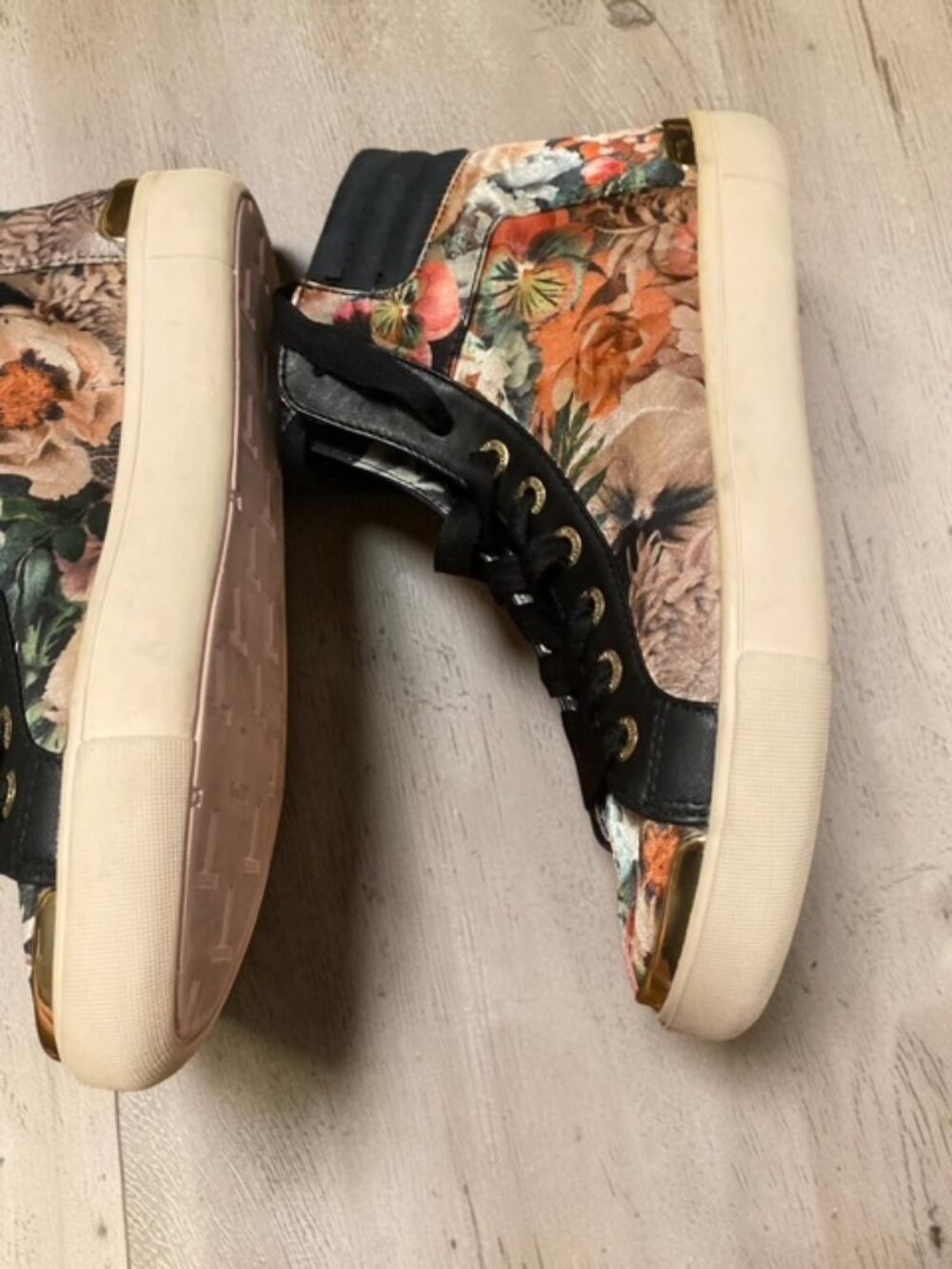 Ted Baker Merip 2 Floral Leather High Top Sneakers Black Multi US 9 - Picture 2 of 11